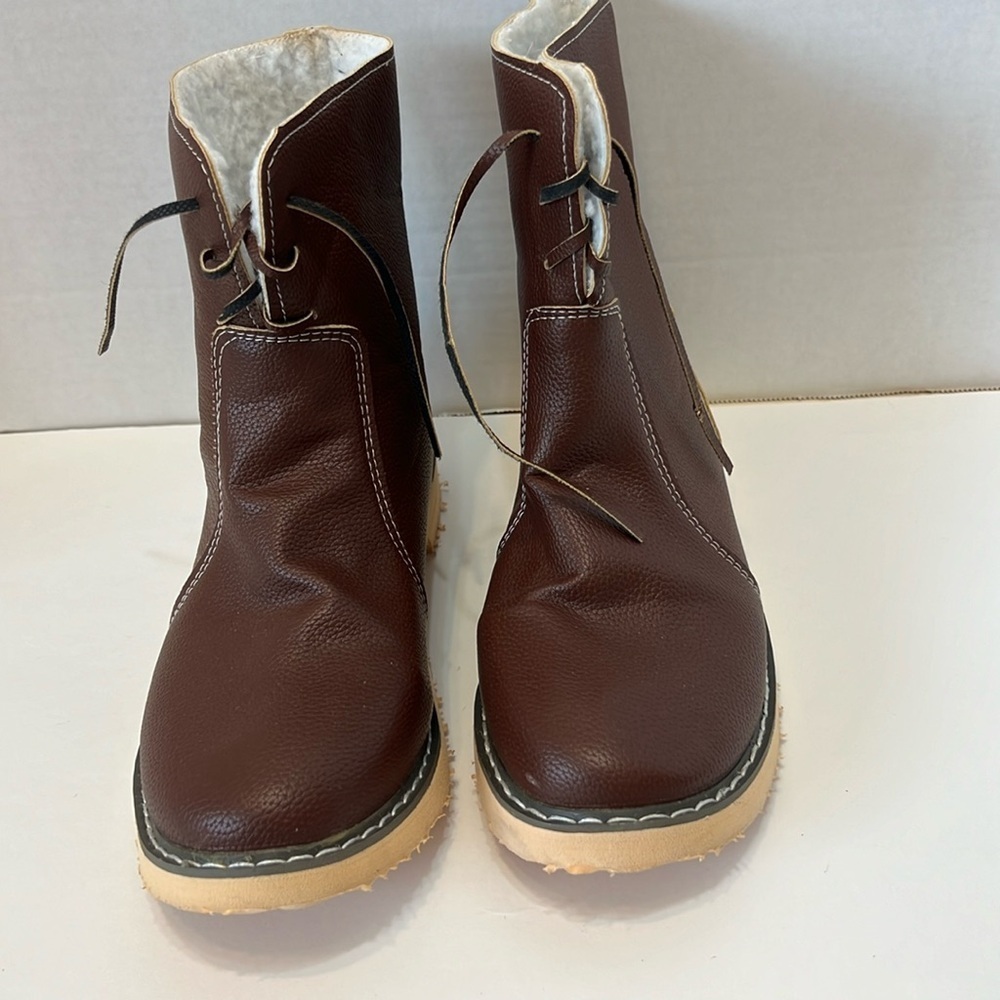 KEDS Chugga Boot Size 7 1/2 Brown